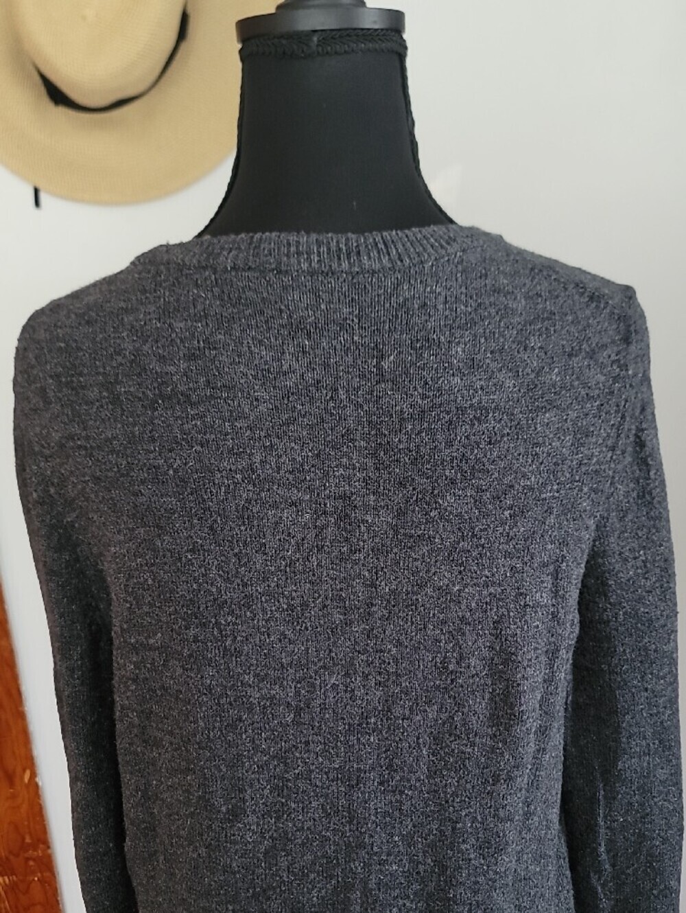 GAP Charcoal Crewneck Sweater with Multicolor Heart Stripes size small - Picture 9 of 9